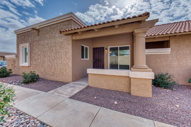 Building Photo - 520 W Tonopah Dr
