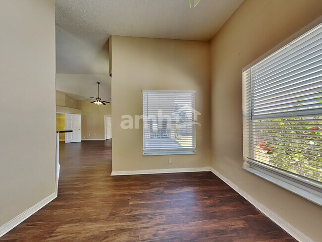 Building Photo - 10250 Peoples Loop