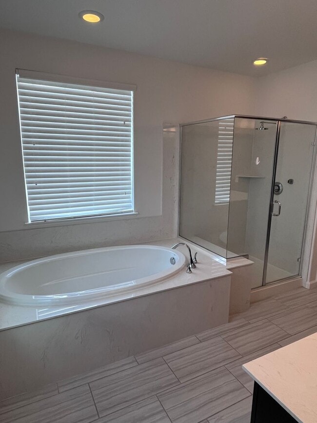 Building Photo - BEAUTIFUL HOME IN ROSEVILLE IN THE GATED COMMUNITY OF STONE POINT!!