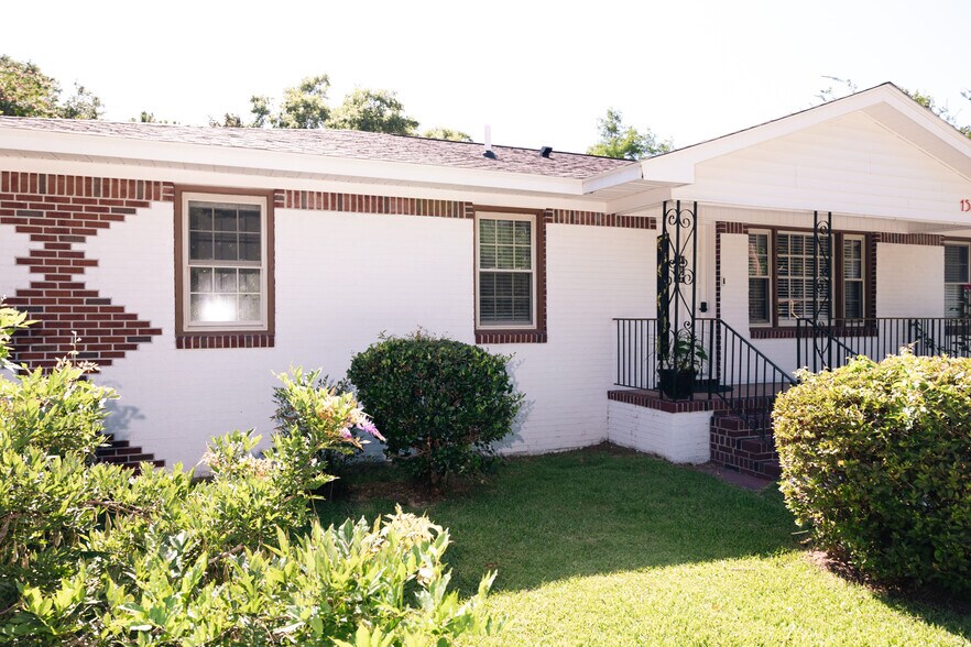 Building Photo - 1585 Secessionville Rd