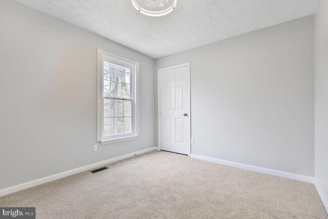 Building Photo - 7802 Shallowbrook Ct