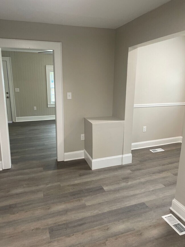 Building Photo - 4891 Doris St