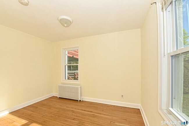 Building Photo - 146 Warsaw St