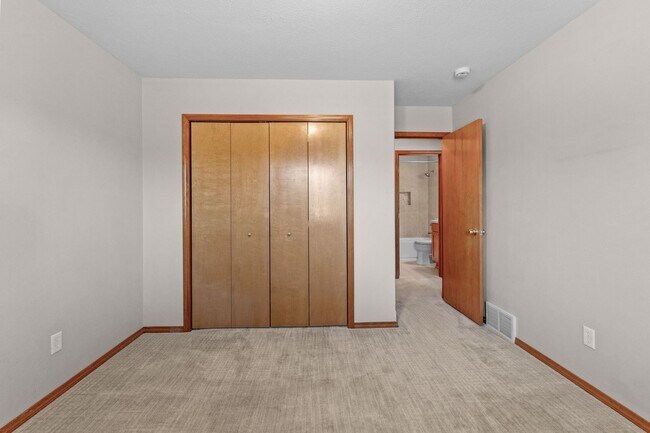 Building Photo - Colbert WA Rancher with Full basement for RENT!