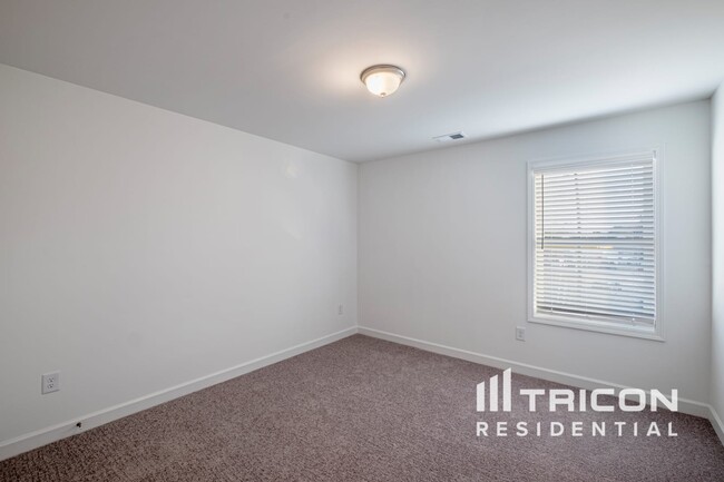 Building Photo - 181 E Rdg Wy