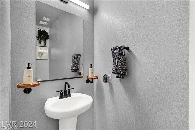 Building Photo - 7481 Moonglade St