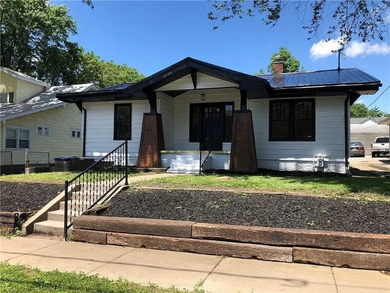 Building Photo - 816 Grandview Ave