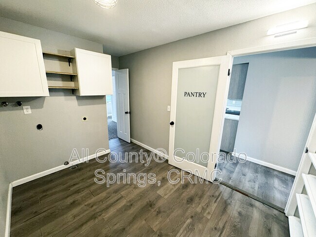 Building Photo - 460 Wintery Cir N