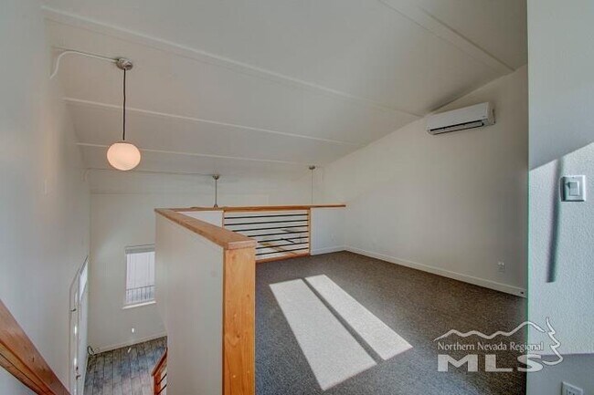 Building Photo - 861 Ryland St