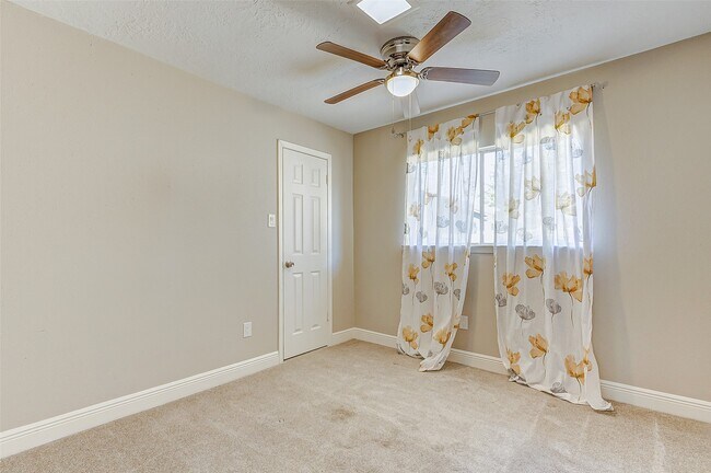 Building Photo - 5423 Fawn Trail Ln