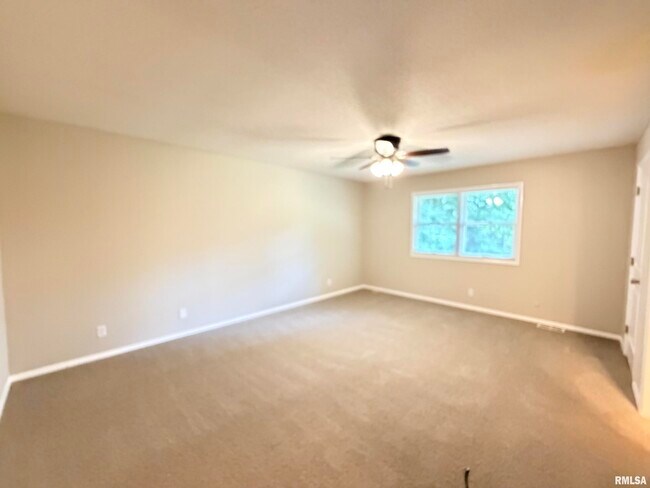 Building Photo - 122 W Morningside Dr