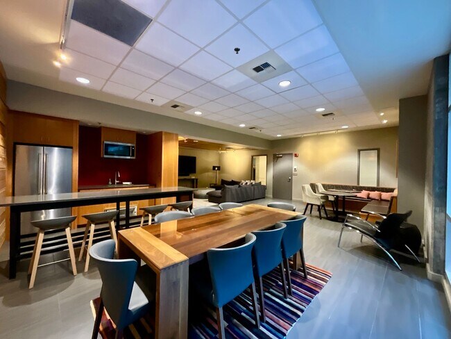 Building Photo - Urban 1-Bedroom Apartment in Downtown Seattle