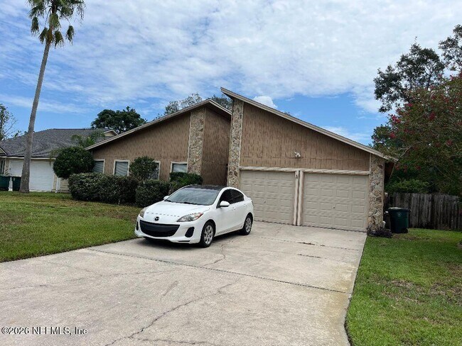 Building Photo - 12841 Crest Ridge Dr