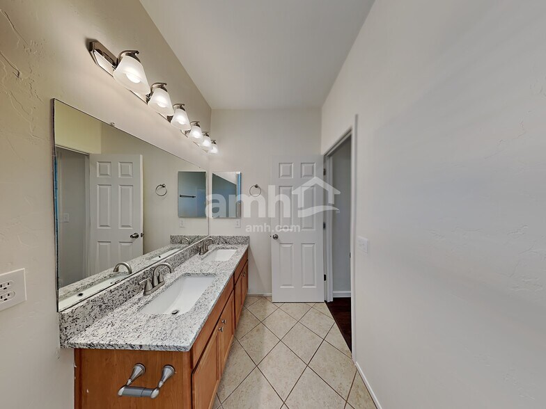 Building Photo - 13882 S Camino Nudo