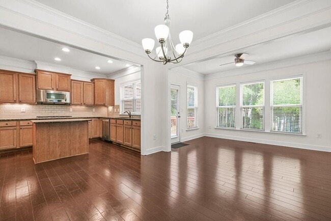 Building Photo - 2550 Sibley Dr