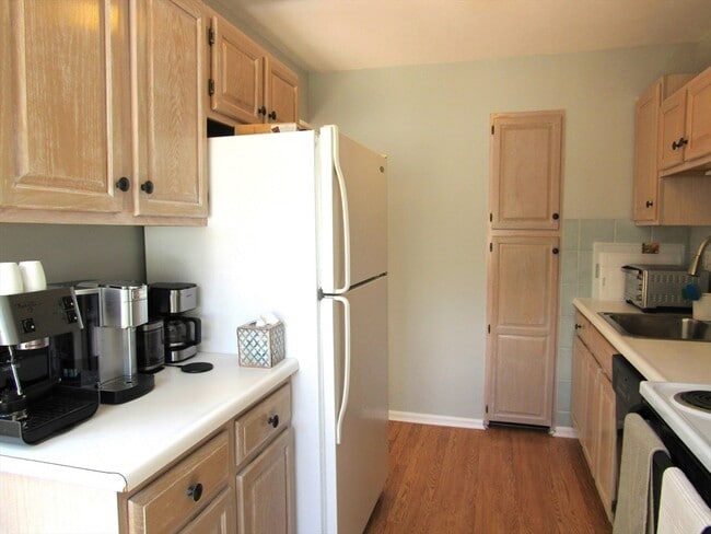 Building Photo - 45 Harbor Hill Dr
