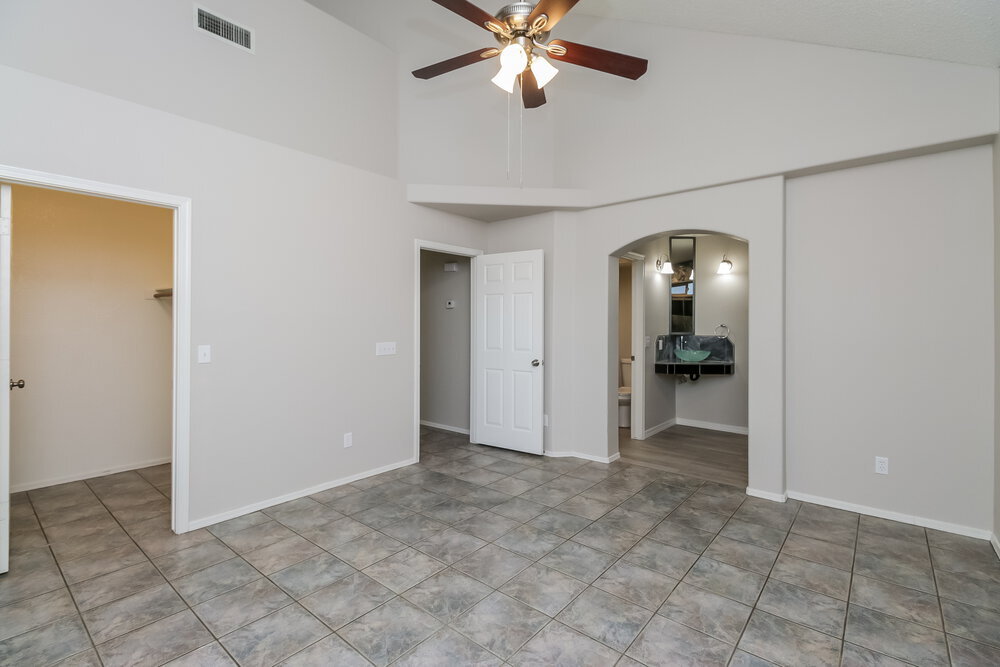 Building Photo - 441 S Maple