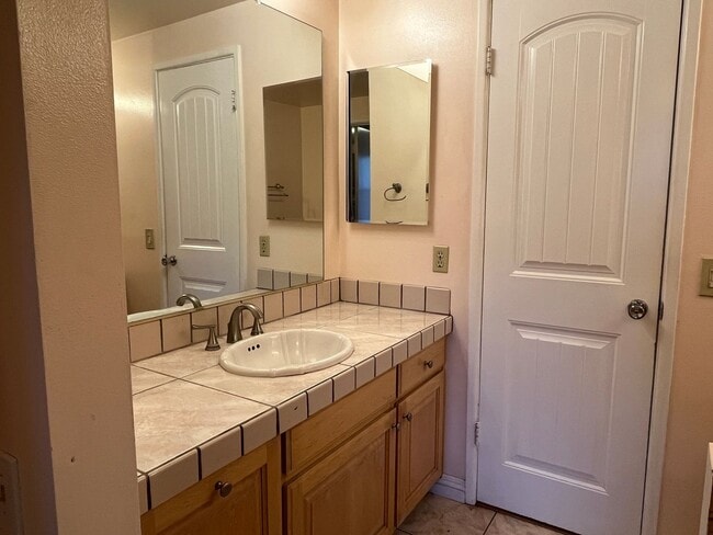 Building Photo - 3-bedroom 2-bathroom House for Rent in Riverside