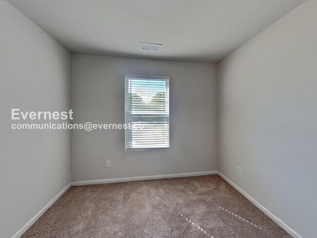 Building Photo - Limited Time Special Offer! / 3 Bed, 2.5 Bath Home with Modern Amenities / Pet-Friendly / Availab...