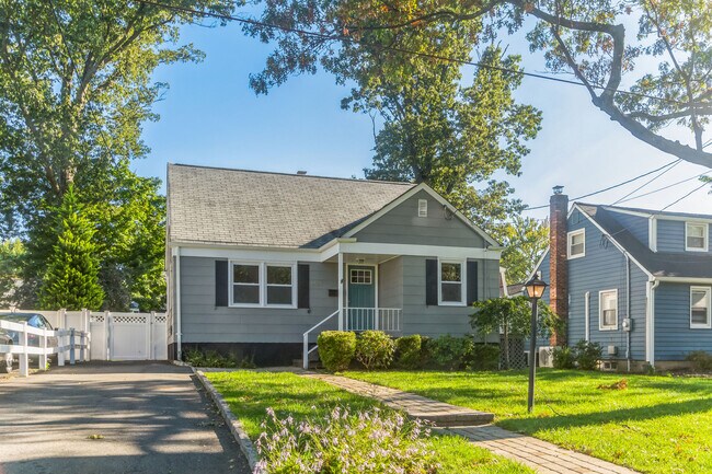 Building Photo - 1519 Boulevard