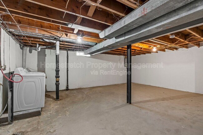 Building Photo - 1810 Mora Ln