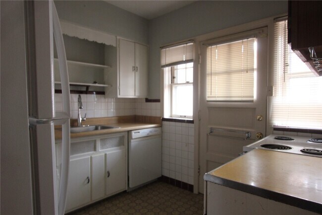 Building Photo - 6601 Alamo Ave