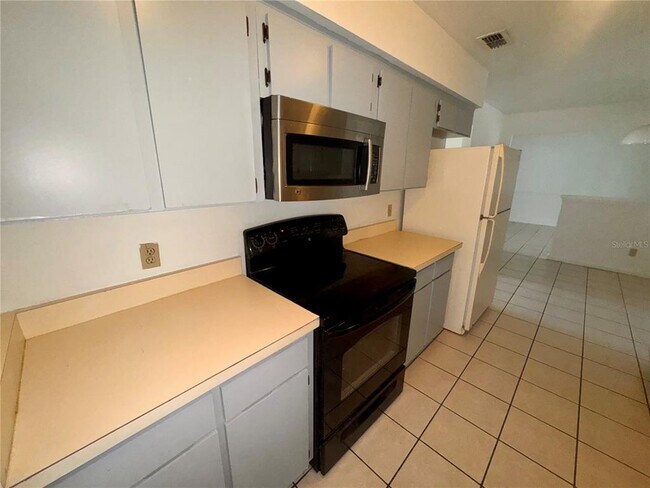 Building Photo - 117 Red Rose Cir