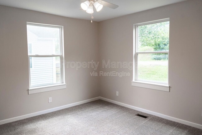 Building Photo - 614 Hillview Rd