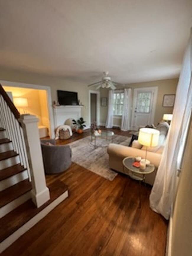 Building Photo - 2 Bed Duplex Corner of Armstrong and Samford