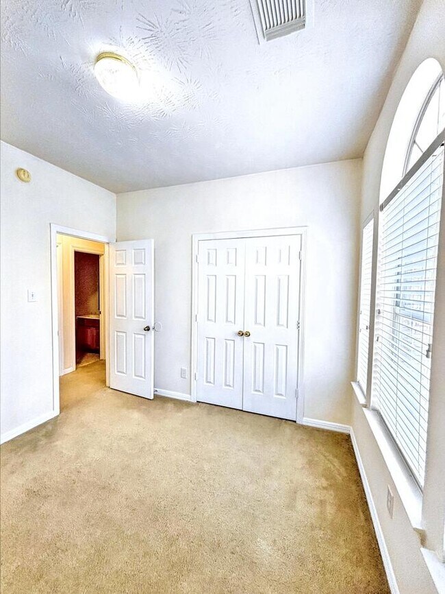Building Photo - 4710 Kiowa Cir