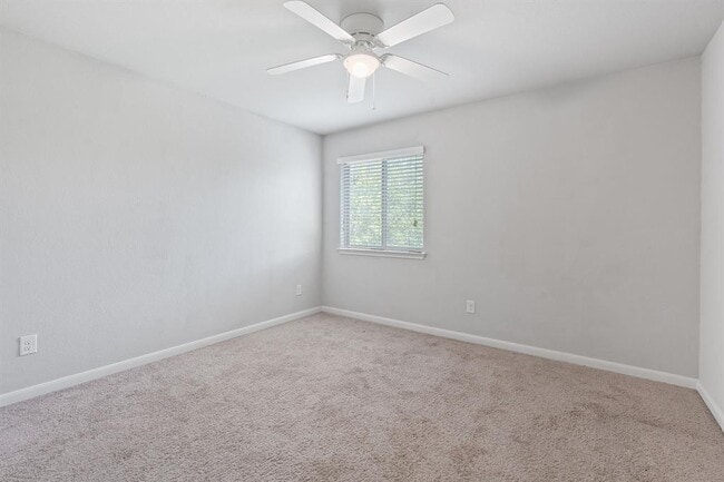 Building Photo - 307 Parkside Dr