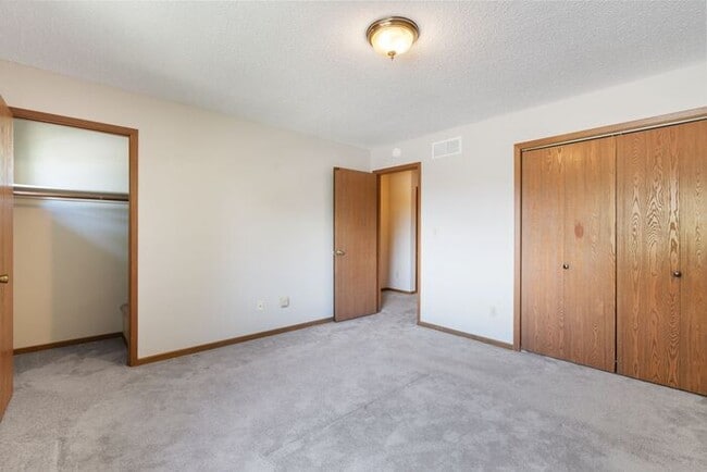 Building Photo - $1,250 | 2 Bedroom, 1.5 Bathroom Duplex | ...