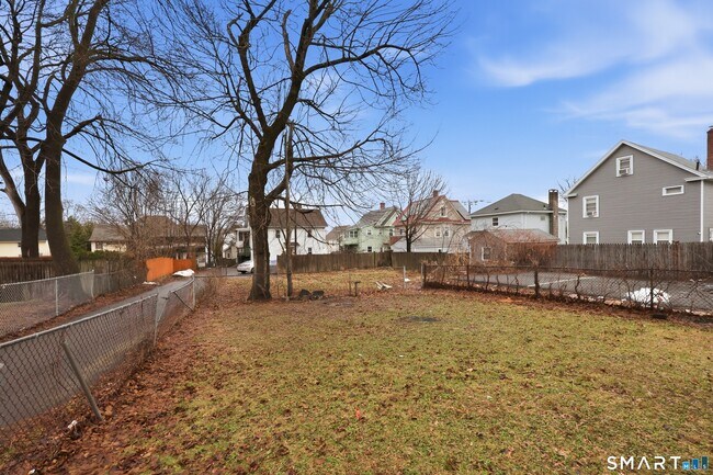 Building Photo - 94 Liberty St