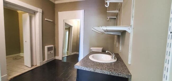 Building Photo - 201 S Broadway St