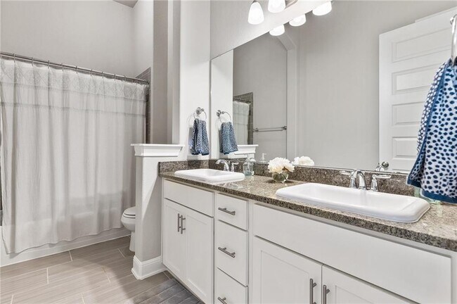 Building Photo - 2925 Mossy Springs Dr