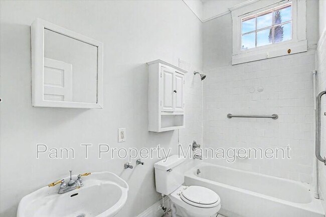 Building Photo - 512 E Waldburg Ln