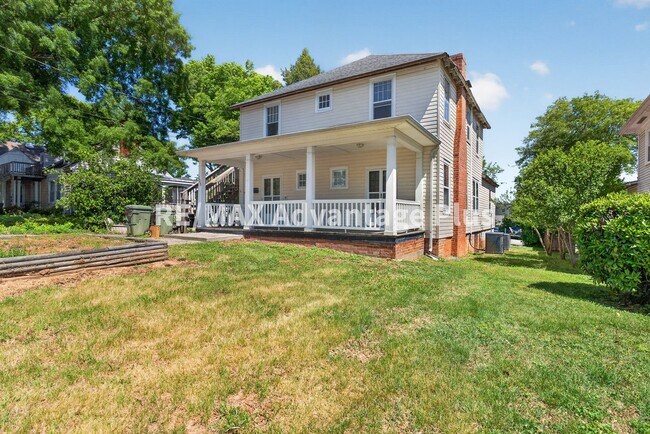 Building Photo - 106 Grove St