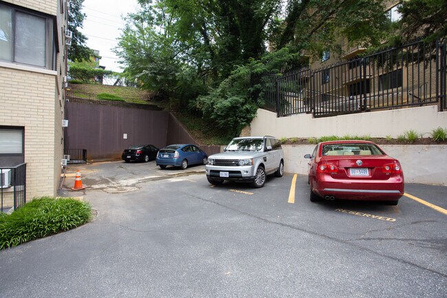 Building Photo - 3901 Tunlaw Rd NW