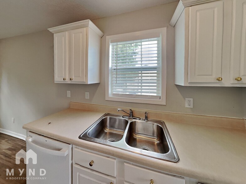Building Photo - 221 Tavistock Ct