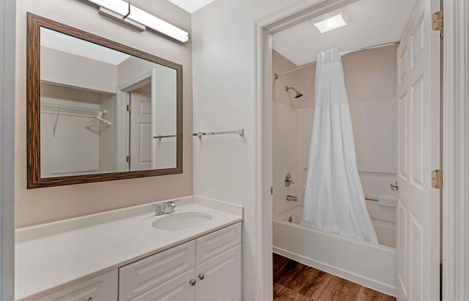 Building Photo - Furnished Studio-Orlando - Convention Ctr - Int'l Drive Area
