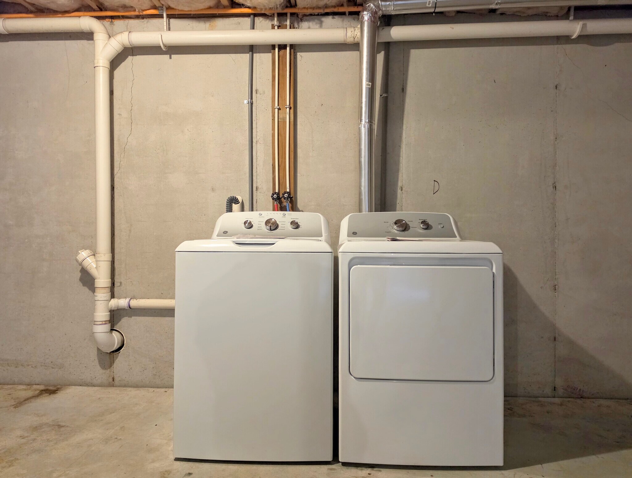 Building Photo - 14 Gable Dr