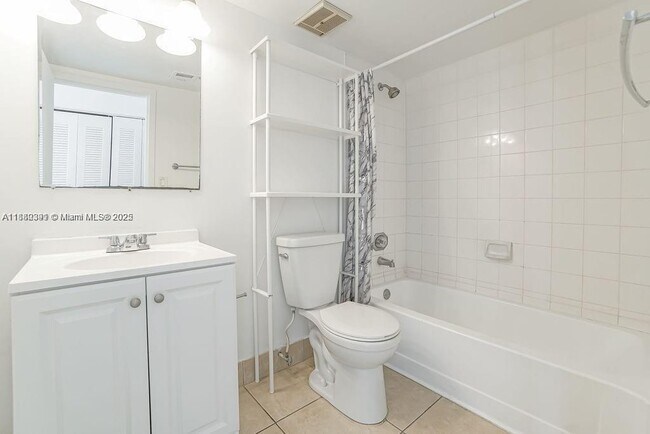 Building Photo - 7601 E Treasure Dr