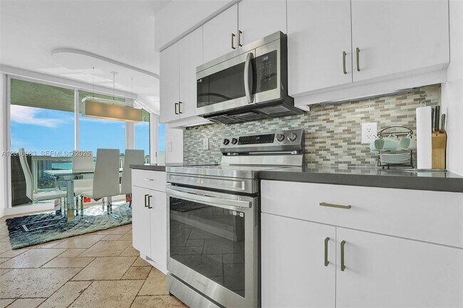 Building Photo - 16400 Collins Ave