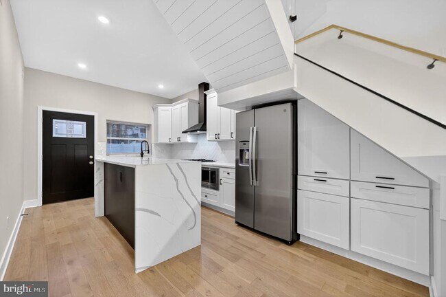 Building Photo - 3236 Mercer St