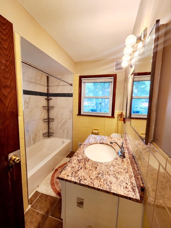 Building Photo - 7534 4th St NE