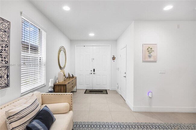 Building Photo - 10470 NW 69th Terrace