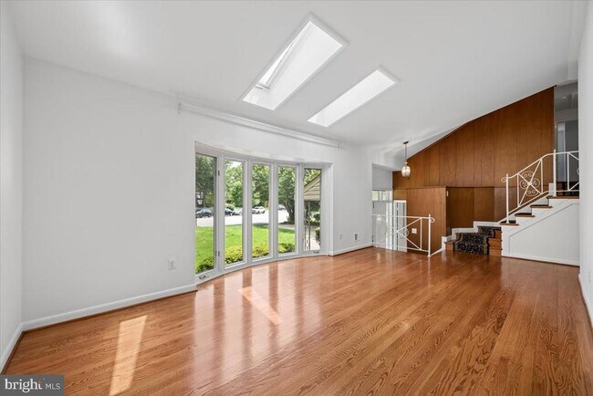 Building Photo - 9202 Wilmett Ct