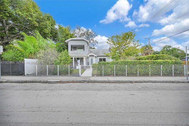 Building Photo - 150 NE 50th St