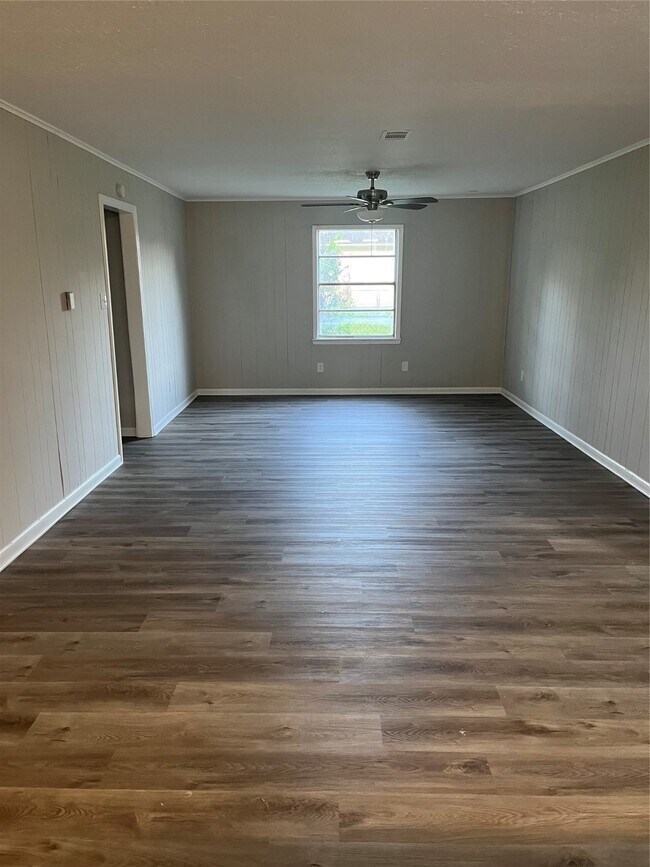 Building Photo - 7202 Carver Ave