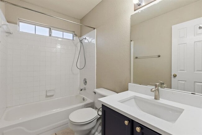 Building Photo - 3812 Eagles Nest St